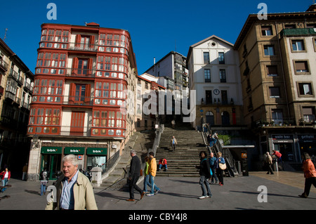 Red edificio storico in Miguel Unamuno Plaza, Casco Viejo, Bilbao, provincia di Biscaglia, Paesi Baschi, l'Europa. Foto Stock