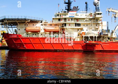 Leith Harbour,Casa per il petrolio del Mare del Nord le navi,rig,Produzione,Magazzini,Container , Edimburgo, Leith,Scozia Scotland Foto Stock