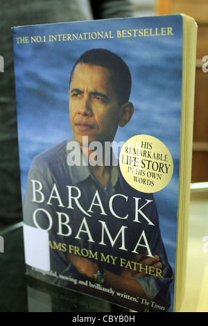 Barack Obama il libro sogni di mio padre Foto Stock