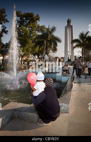 India, Manipur, Imphal, Bir Sikendrajit park, Shaheed Minar, in corrispondenza delle pareti di antica capitale; Kangla Foto Stock