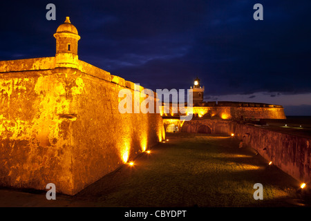 La mattina presto alla storica fortezza spagnola - El Morro all ingresso del porto nella città vecchia di San Juan di Porto Rico Foto Stock