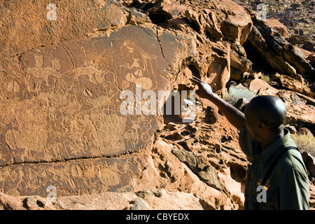 Twyfelfontein antiche incisioni rupestri del sito - Damaraland - Regione di Kunene, Namibia, Africa Foto Stock