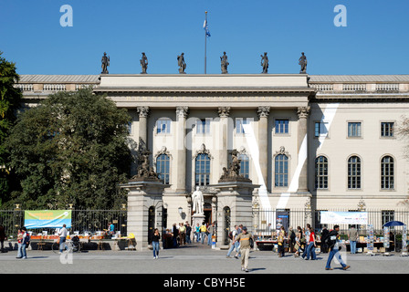 Humboldt University presso il viale Unter den Linden in Berlin. Foto Stock