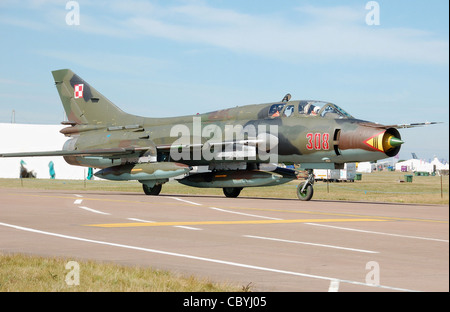 Sukhoi Su-22 UM-3K montatore polacca della Air Force (codice di naso 308) Taxi per prendere il via al 2010 Royal International Air Tattoo Foto Stock