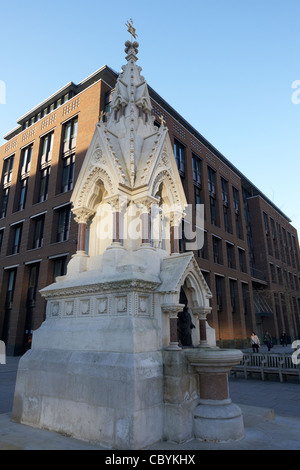 Il Victorian st Lawrence jewry fontana commemorativa sul carter lane Londra Inghilterra Regno Unito Regno Unito Foto Stock