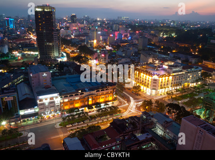 La città di Ho Chi Minh (Saigon), Vietnam al crepuscolo. Foto Stock