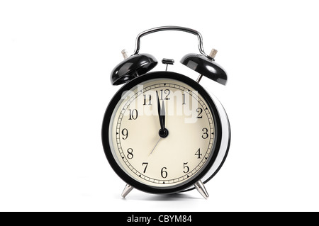 Vecchio nero orologio sveglia isolato su uno sfondo bianco Foto Stock