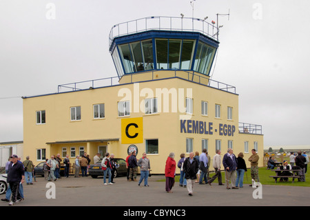 La torre di controllo dell aeroporto di Kemble, Gloucestershire, Inghilterra. Foto Stock