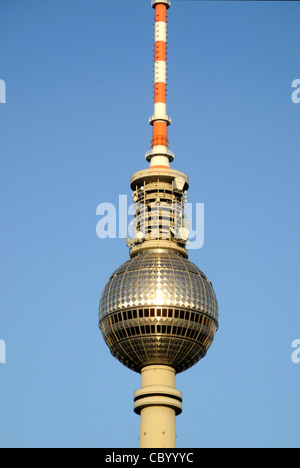 La torre della televisione ad Alexanderplatz di Berlino. Foto Stock