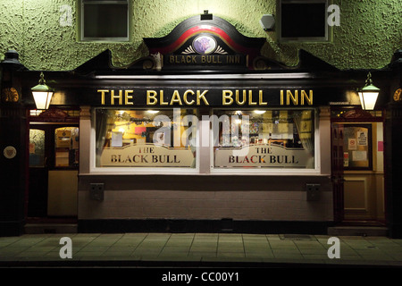 Vista esterna del Black Bull Inn di notte, Lanchester Village, North East England, Regno Unito Foto Stock