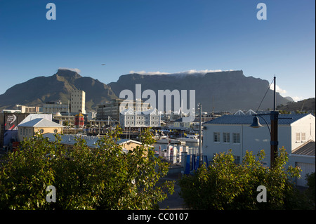 La Montagna della Tavola del Victoria and Albert Waterfront, Città del Capo Sud Africa. Foto Stock