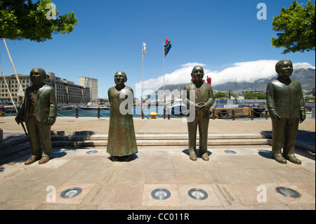 Statue del Sudafrica quattro Nobel Peace Prize laureati, Victoria and Albert Waterfront, Città del Capo Sud Africa Foto Stock