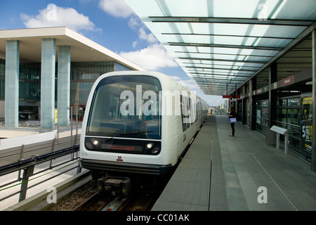 La metropolitana di Copenhagen il treno alla stazione di Orestad ad Foto Stock