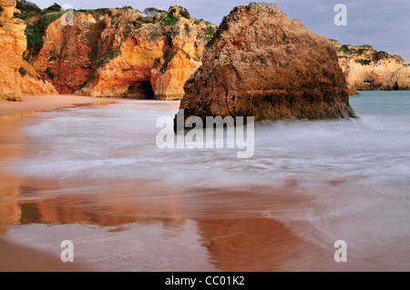 Il Portogallo, Algarve: Spiaggia Prainha vicino a Alvor Foto Stock