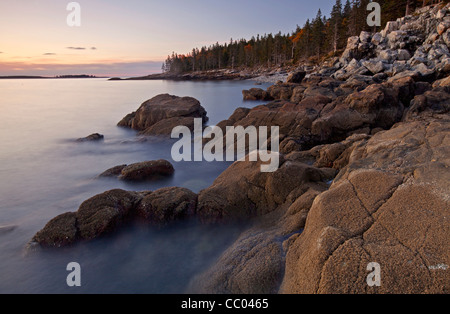 Sulla costa dell'Schoodic Peninsula, Parco Nazionale di Acadia, Maine, Stati Uniti d'America Foto Stock