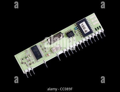 Componenti a montaggio superficiale su un substrato ceramico scheda di circuito Foto Stock