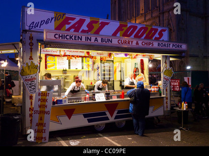 Il fast food stallo a Bury St Edmunds mercatino di Natale nel 2011 Foto Stock