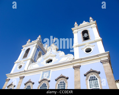 Classica torri della chiesa con campanile in Pelourinho vecchio centro storico di Salvador de Bahia, Brasile Foto Stock