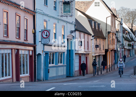 La colorata Vecchia shop fronti su Bridge Street, Cambridge, Inghilterra. Foto Stock