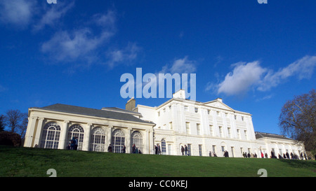 Regno unito Londra Hampstead Heath domenica walkers a Kenwood House Foto Stock