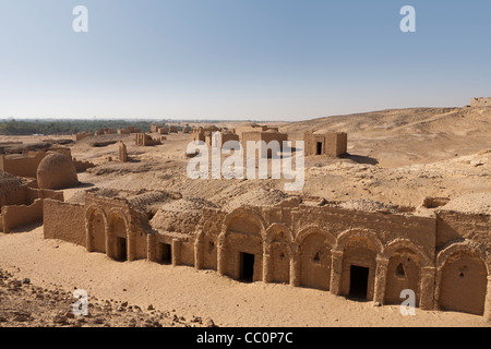 I primi il cimitero cristiano di Bagawat in basso a sud della pedemontana di Gebel el Teir, Kharga Oasis, Egitto Foto Stock