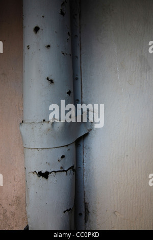 Un vecchio tubo di scolo Foto Stock