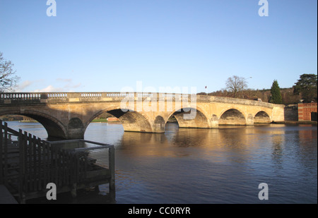 Ponte sul Fiume Tamigi a Henley Oxfordshire Foto Stock