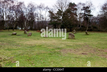 Nove donne età del bronzo cerchio di pietra si trova su Stanton Moor in Derbyshie, spesso visitato dai druidi e Pagani Foto Stock