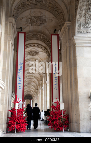 Cafe Marly a Natale a Parigi, Francia Foto Stock