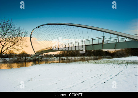 Millennium Bridge York nella neve Foto Stock