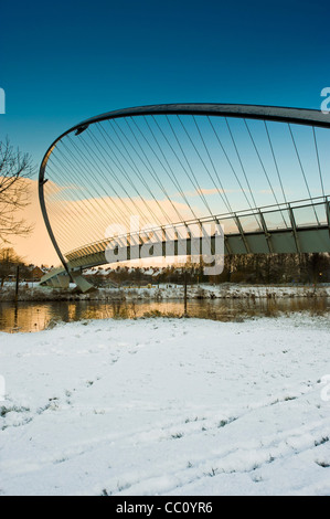 Millennium Bridge York nella neve Foto Stock