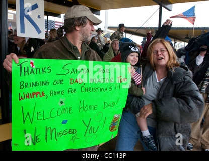 Benvenuti a casa vostra cerimonia per la guerra in Iraq i veterani di ritorno dal dovere di Fort Hood in Texas. Le famiglie sono arrivati a salutare i loro cari Foto Stock