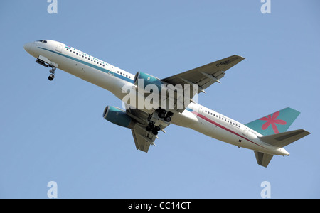 First Choice Airways Boeing 757-200 (G-OOBC) decolla dall'Aeroporto Internazionale di Bristol, Bristol, Inghilterra. Foto Stock