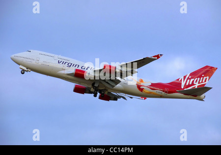 Virgin Atlantic Boeing 747-400 (G-VFAB) "Lady Penelope" decollo dall'Aeroporto Heathrow di Londra, Inghilterra. Foto Stock