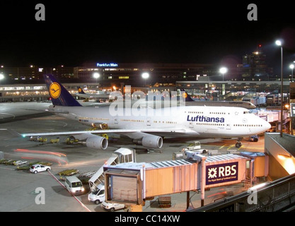 Lufthansa Boeing 747-400 (D-ABVH; 'Düsseldorf' al Terminal 1, l'Aeroporto Internazionale di Francoforte. Foto Stock