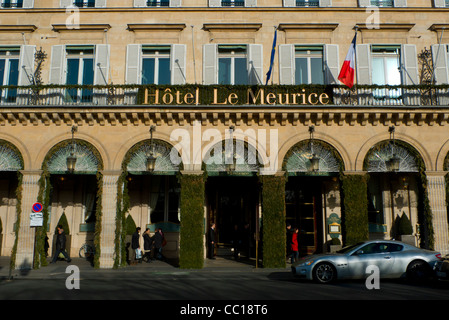 Esterno del famoso Hotel Meurice, Rue de Rivoli, Paris, Francia Foto Stock