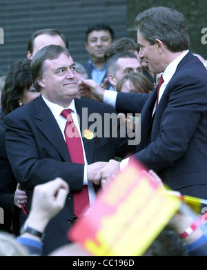 Tony Blair vittoria mattina 2001 con John Prescott. Dagli archivi di stampa Ritratto Service (ex premere ritratto Bureau) Foto Stock
