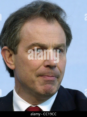 Millbank mattina di vittoria...2001 Tony Blair ritratto da David Cole Foto Stock