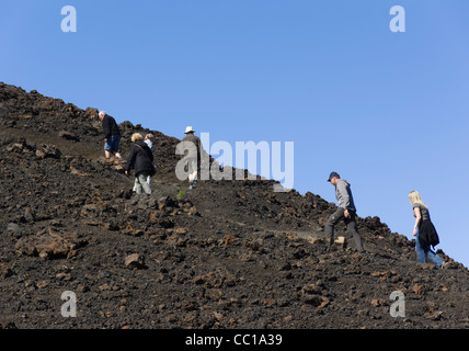 Il vulcano di Samara sentieri, approccio al Monte Teide Tenerife. Ascedning il piccolo vulcano del Monte Samara. Foto Stock