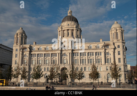 Il porto di Liverpool Edificio, uno dei famosi "Tre Grazie', Liverpool, Regno Unito. Foto Stock