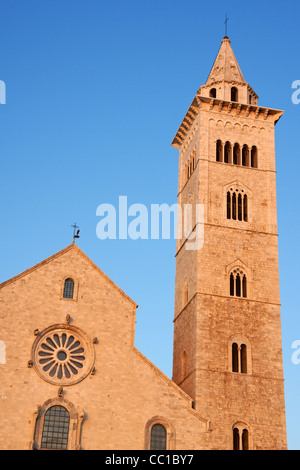 La Cattedrale di Trani, dedicata a San Nicola Pellegrino, Puglia, Italia Foto Stock