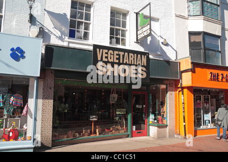 Il 'vegetazione " Scarpe shop on Gardner St, Brighton corsie area dello shopping, Brighton East Sussex, Regno Unito. Foto Stock