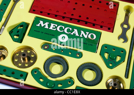 Meccano costruzione parti utilizzate per creare modelli di lavoro e dispositivi meccanici inventato da Frank Hornby nel 1901 Foto Stock