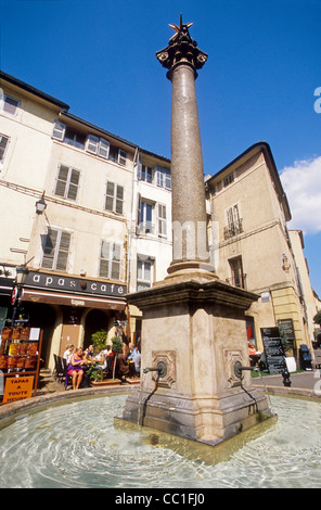 La vivace scena di strada in Aix en Provence Foto Stock