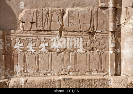 Lavoro di soccorso al Tempio Romano di Deir el-Hagar, Dakhla Oasis, deserto occidentale d'Egitto Foto Stock