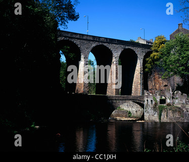 Storica resti di mulini e viadotto stradale a Torrs New Mills Derbyshire Inghilterra Foto Stock