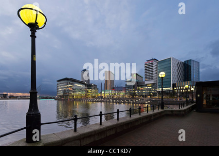 MediaCityUK al crepuscolo, Salford Quays, Manchester, Regno Unito Foto Stock