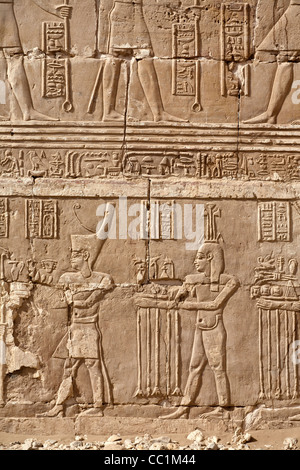 Lavoro di soccorso al Tempio Romano di Deir el-Hagar, Dakhla Oasis, deserto occidentale d'Egitto Foto Stock