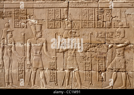 Lavoro di soccorso al Tempio Romano di Deir el-Hagar, Dakhla Oasis, deserto occidentale d'Egitto Foto Stock