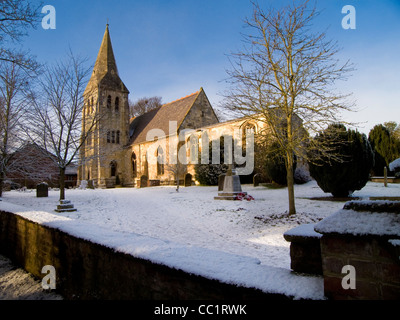 Il grado II* ha elencato tutti i santi Chiesa, Huntington, York nella neve Foto Stock